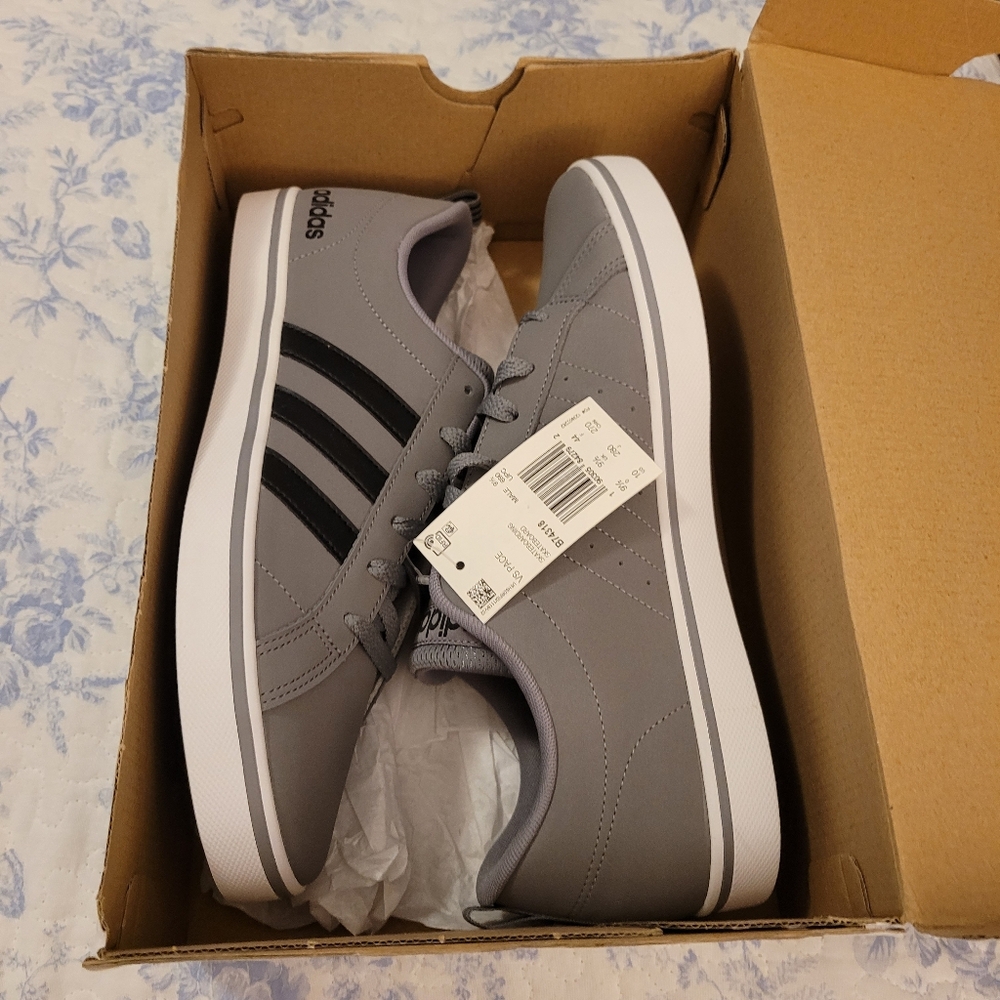 Adidas VS Pace NWT size 10 men's dark grey black stripes